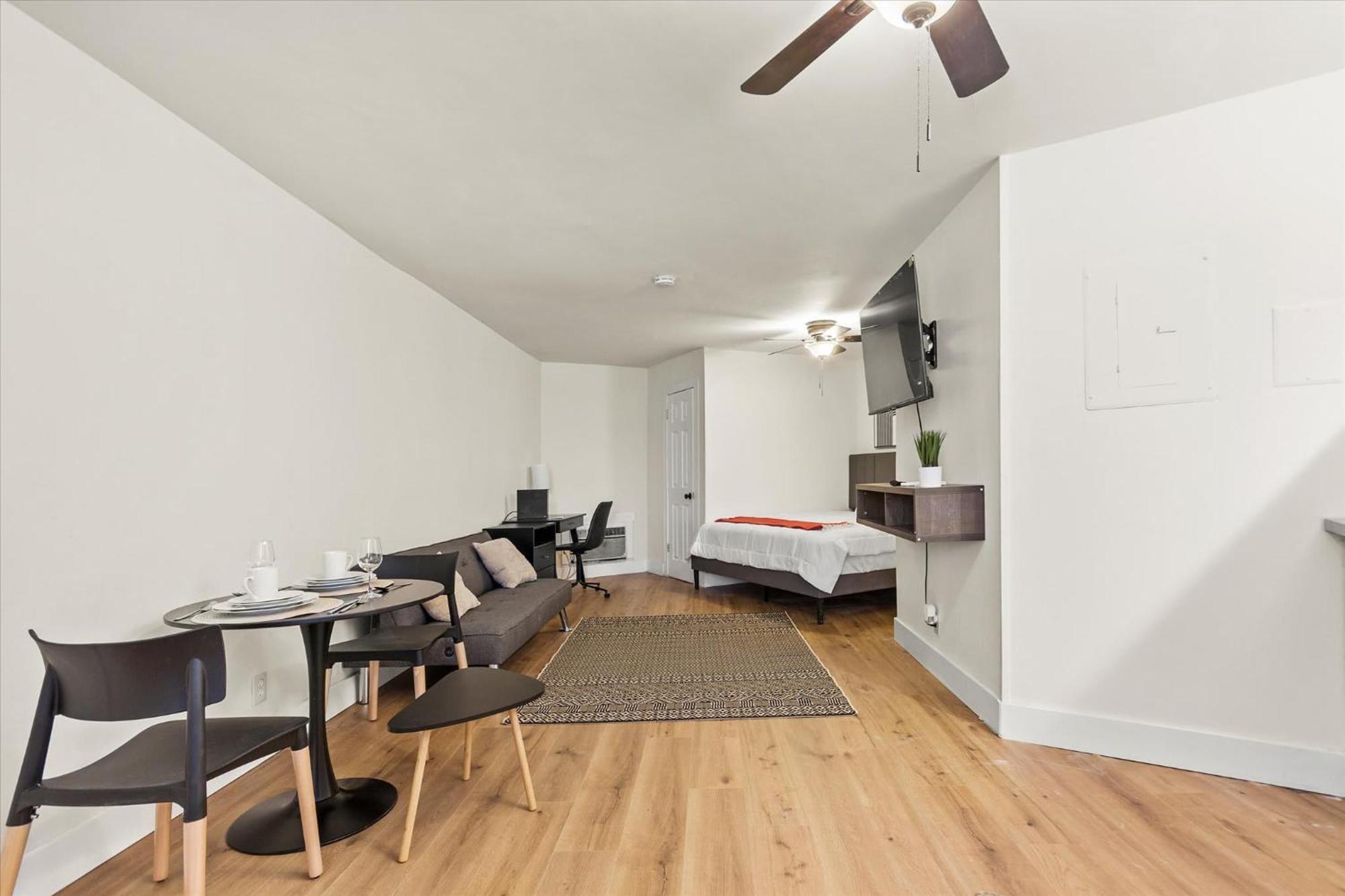 Modern Studio Apartment Near Merrimack Park Huntsville Eksteriør billede